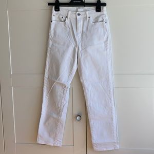 Uniqlo Women’s white boyfriend jeans size 24